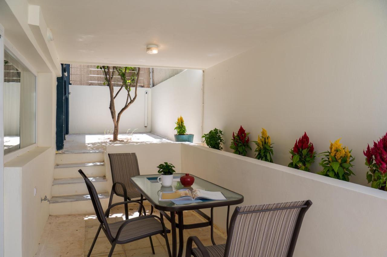 Chroma Lodge Rafina Exterior photo